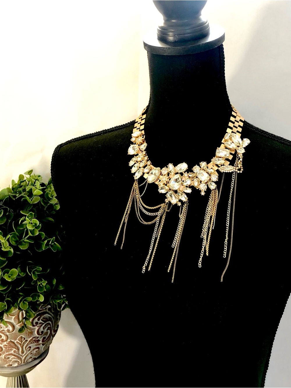 BANANA REPUBLIC Gold & Crystal Chain Contemporary Statement Necklace | NWT